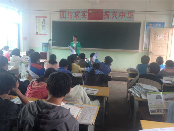 图5：我校到贵州省初级中学做招生宣传