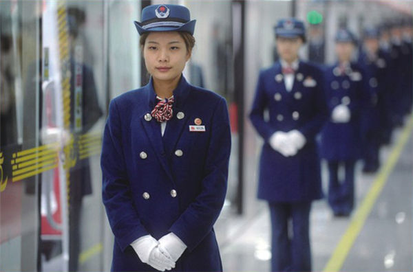 在深圳地铁公司上班毕业生